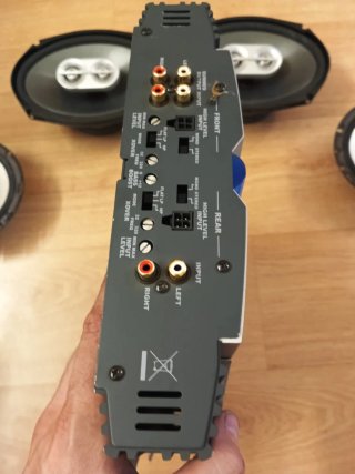 Amplificador Infinity y altavoces