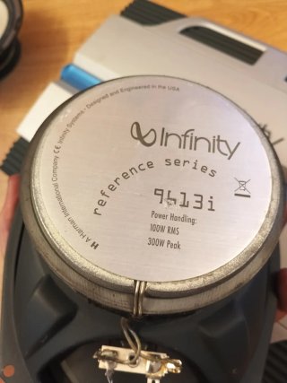 Amplificador Infinity y altavoces