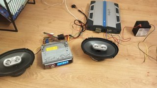 Amplificador Infinity y altavoces