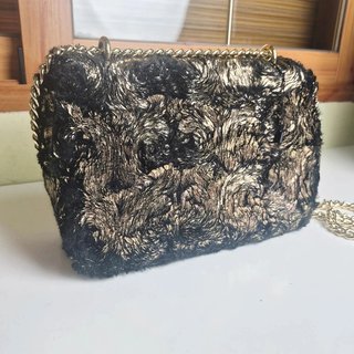 bolso bandolera O&A Italy negro dorado efecto pelo