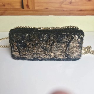 bolso bandolera O&A Italy negro dorado efecto pelo