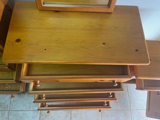 Conjunto Muebles Madera:Cómoda, Sinfonier y Mesita