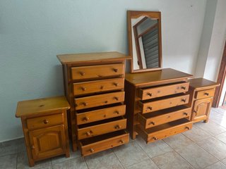 Conjunto Muebles Madera:Cómoda, Sinfonier y Mesita