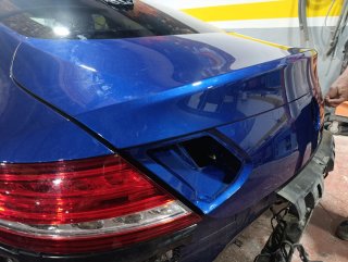 Portón Mercedes Clase C W205 Azul