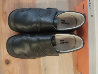 Lote calzado escolar. Nº 38. Zapatos y Deportivas.