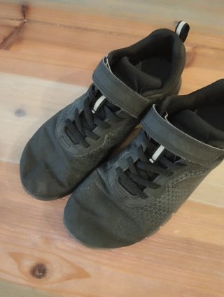 Lote calzado escolar. Nº 38. Zapatos y Deportivas.