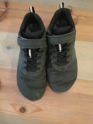 Lote calzado escolar. Nº 38. Zapatos y Deportivas.