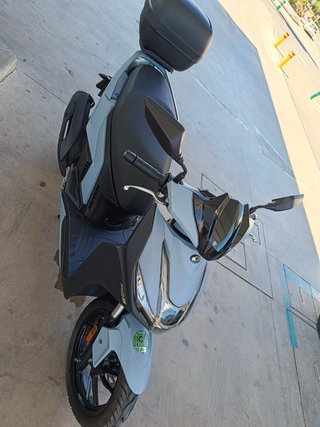 Kymco 125 Maxi Scooter Negra/Gris