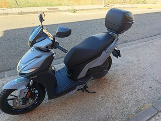 Kymco 125 Maxi Scooter Negra/Gris