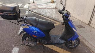 Zip 50 Scooter Azul y Negro