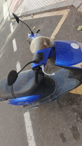 Zip 50 Scooter Azul y Negro