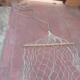 Hamaca de red grande con barras de madera