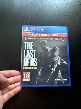 PS4 Slim + 2 controller e un gioco (The Last of Us)