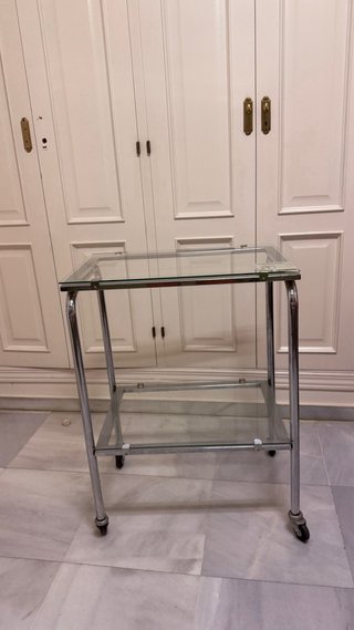 Mesita auxiliar cristal en ruedas 2 baldas