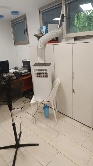 Aire acondic portátil Infiniton 10000 BTU con kits
