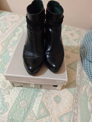 Botines de piel negros