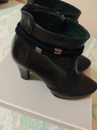 Botines de piel negros