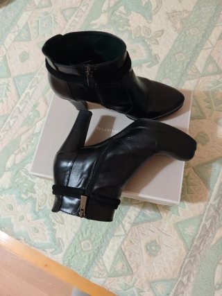 Botines de piel negros