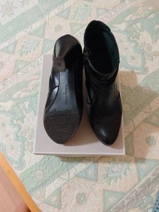 Botines de piel negros