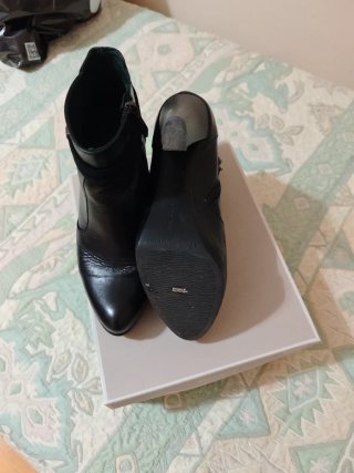 Botines de piel negros