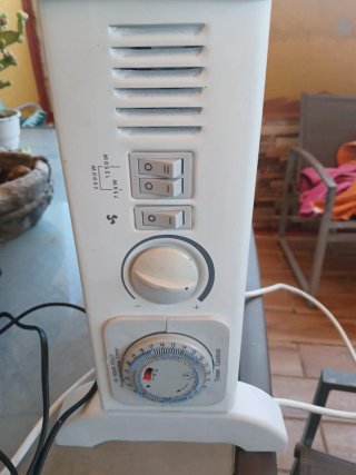Estufa eléctrica blanca