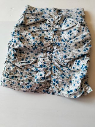 Falda floral con lunares ,un poco elastica