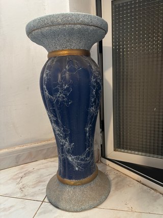 Jarrón azul y dorado de mármol