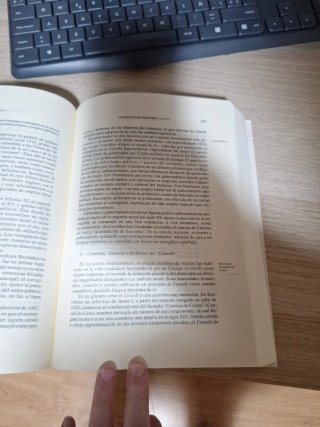 Curso de historia del derecho : fuentes e insti...
