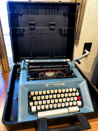 Máquina de escribir Olivetti Studio 46 Vintage