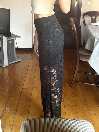 Falda midi Zara negra encaje