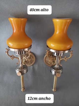 Pareja apliques dorados y naranjas