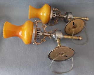 Pareja apliques dorados y naranjas