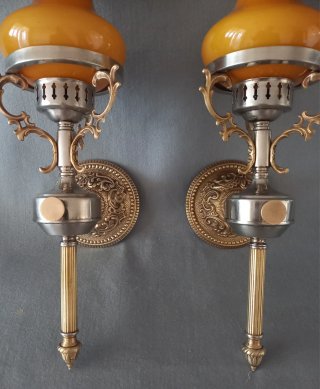 Pareja apliques dorados y naranjas
