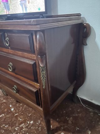 Cómoda clásica de madera maciza