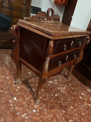 Cómoda clásica de madera maciza