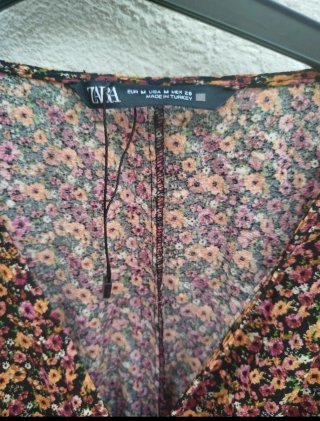 Vestido Zara floral corto talla M