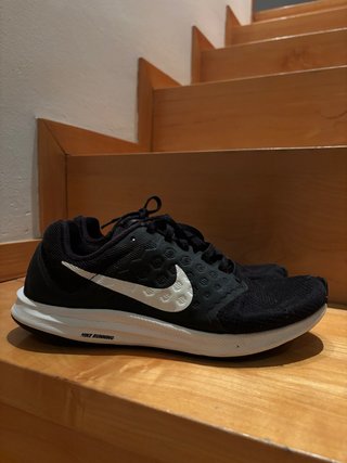 Zapatillas Nike Running Negras y Blancas