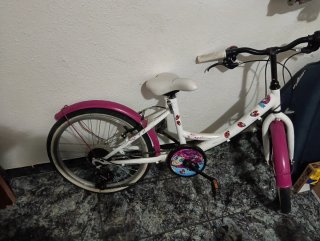 Bicicleta infantil blanca y rosa 8 a 10 anos