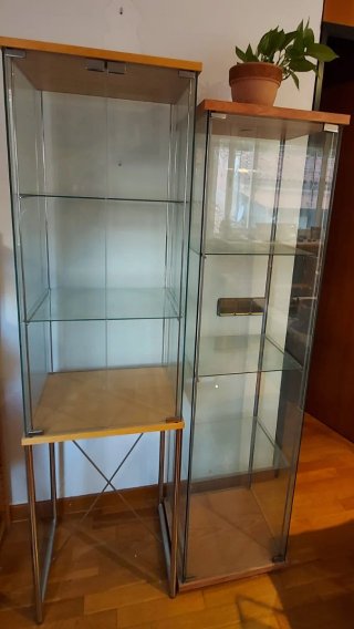 2 Vitrinas / Expositores de cristal y madera