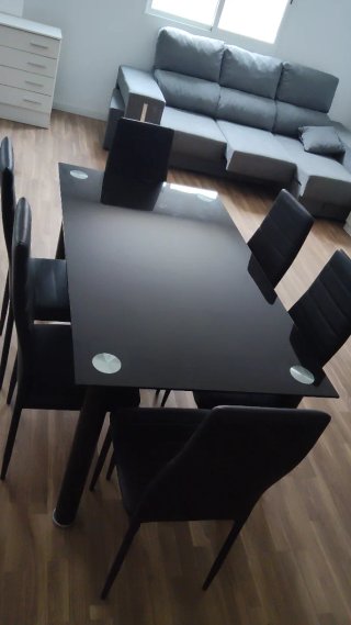 Comedor mesa cristal negro y 4 sillas