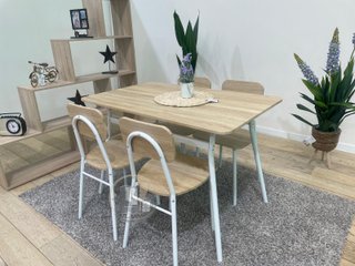 MESA CON 4 SILLAS
