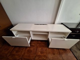 Mueble de salón blanco