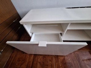 Mueble de salón blanco