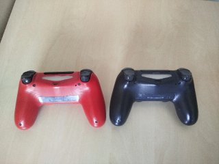 PS4 Pro + 2 controller + cavi per Alex