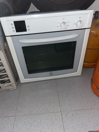 Horno blanco grande