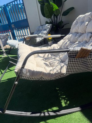 Nueva Silla Mecedora Tumbona Beige.