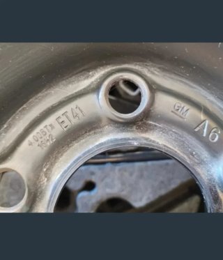 Rueda de repuesto con kit de montaje y gato
