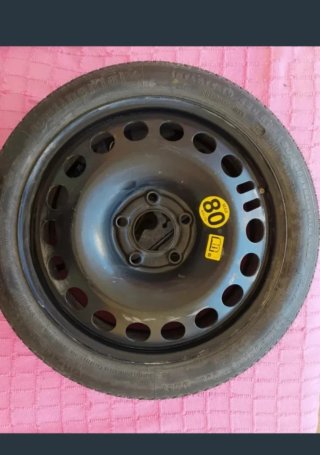 Rueda de repuesto con kit de montaje y gato