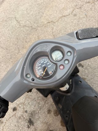Yamaha Jog Scooter Gris Dorado