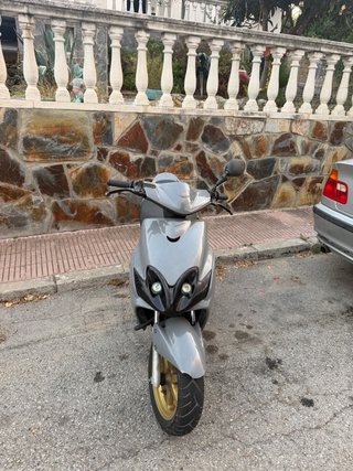 Yamaha Jog Scooter Gris Dorado